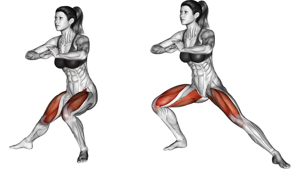 Dva pohledy ze tří čtvrtin na ženský anatomický model vykračující do strany s rukama před tělem. V širší poloze je jedno koleno pokrčené a druhá noha natažená; obě chodidla směřují zhruba dopředu. Stehna a kyčle jsou zvýrazněny červeně.